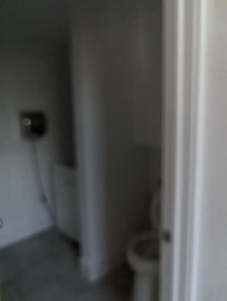More Photos Of 583 Pacific St, Stamford Freestanding For Lease