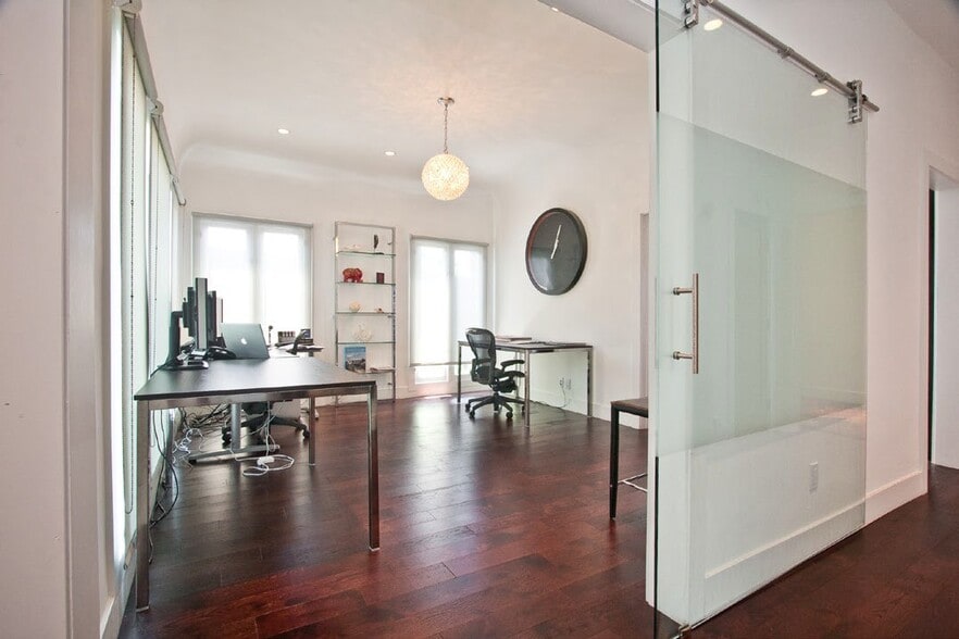 More Photos Of 1746 Abbot Kinney Blvd, Venice Office For Lease