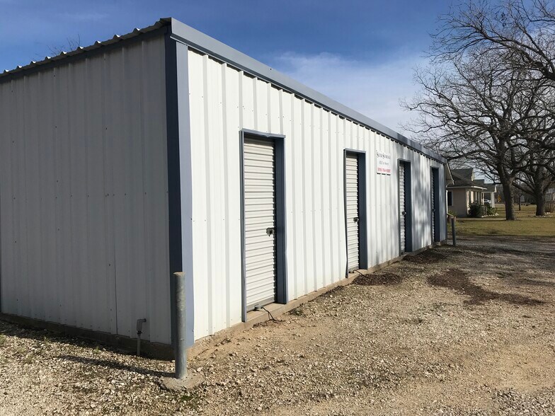 More Photos Of 412 City, Caldwell Self Storage For Sale