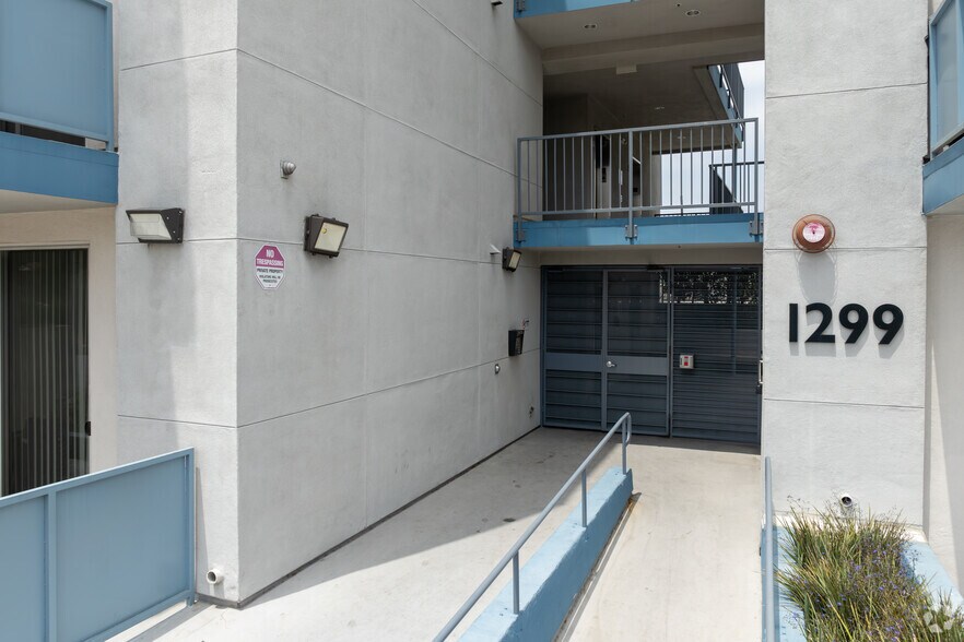 More Photos Of 1299 E Green St, Pasadena Apartments For Sale