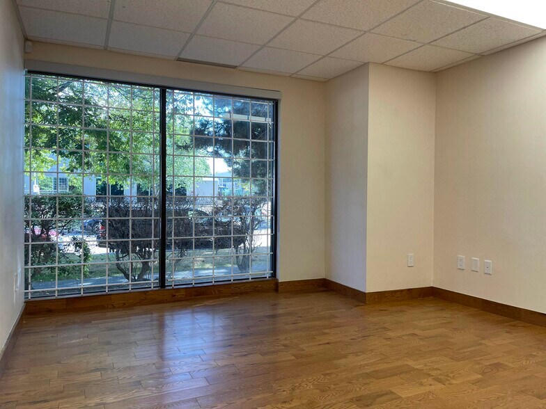 More Photos Of 4611 No. 6 Rd, Richmond Light Manufacturing For Sale