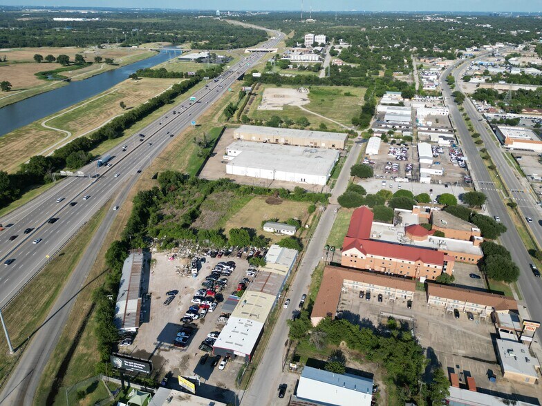 More Photos Of 1817 Bomar Ave, Fort Worth Warehouse For Sale