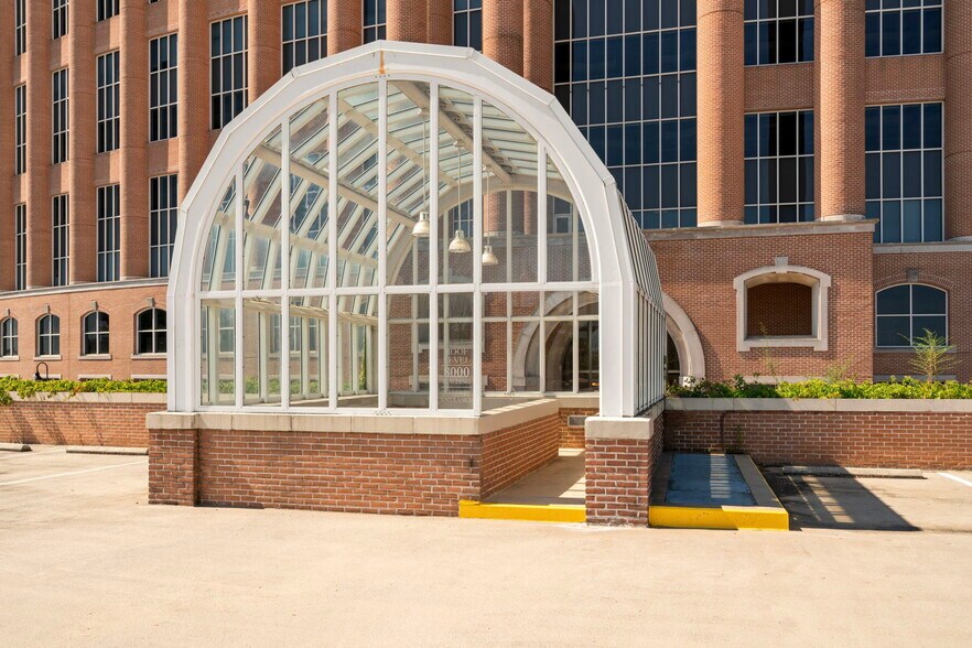 More Photos Of 8000 Towers Crescent Dr, Vienna Office For Lease