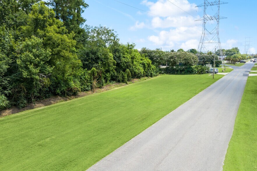 More Photos Of Gretna Blvd at Broadway Ave., Harvey Land For Sale
