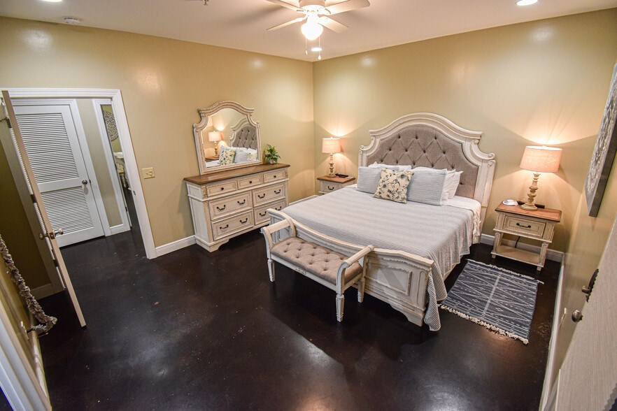 More Photos Of , Tuscaloosa Unknown For Sale