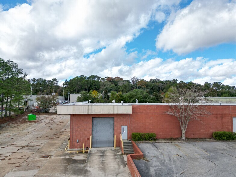 More Photos Of 840 Lakeside Dr, Mobile Warehouse For Lease