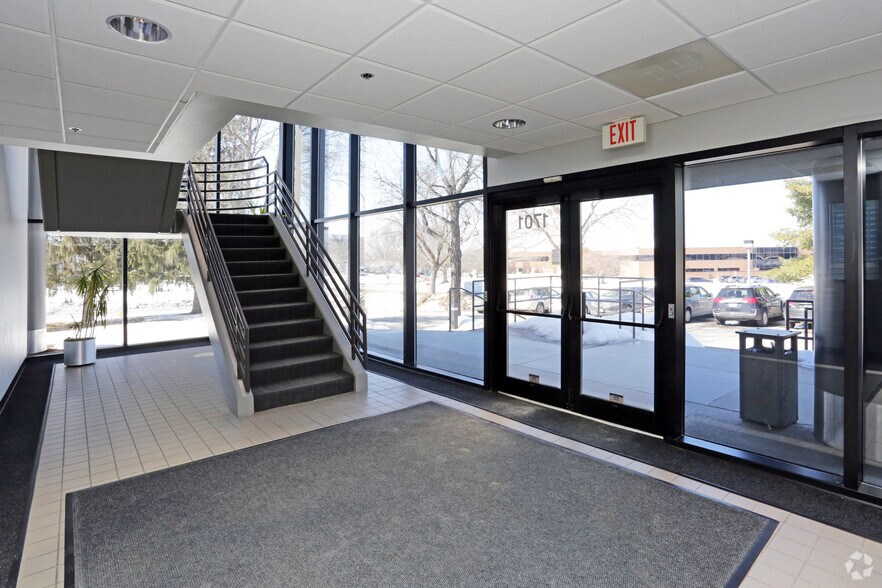 More Photos Of 1701 48th St, West Des Moines Office For Lease