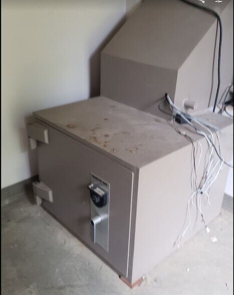 More Photos Of 3484 Robinhood Rd, Winston-Salem Freestanding For Sale