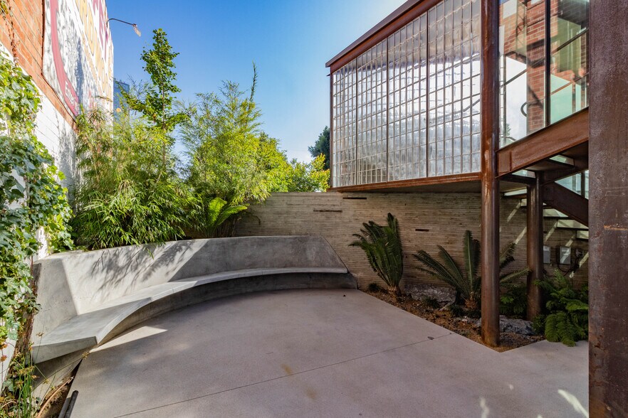 More Photos Of 3050 S La Cienega Blvd, Culver City Storefront Retail Office For Lease