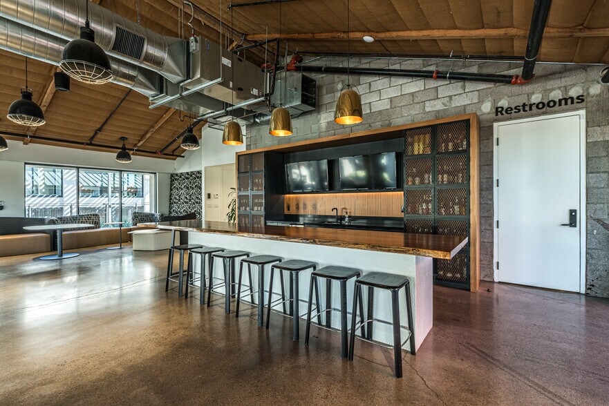 More Photos Of 6320 E Thomas Rd, Scottsdale Unknown For Lease