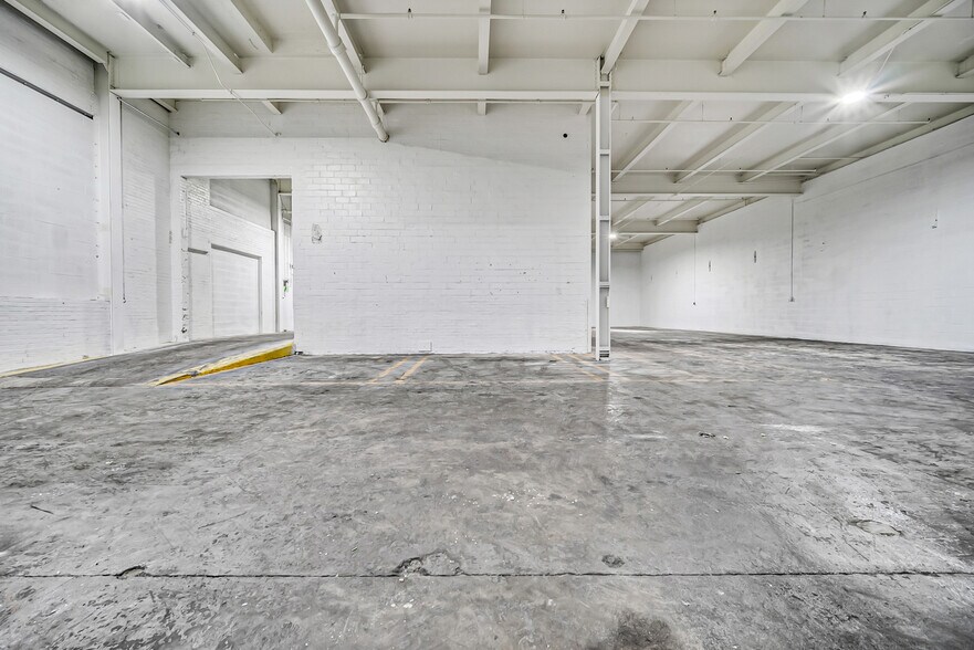 More Photos Of 799 E 73rd St, Cleveland Warehouse For Lease