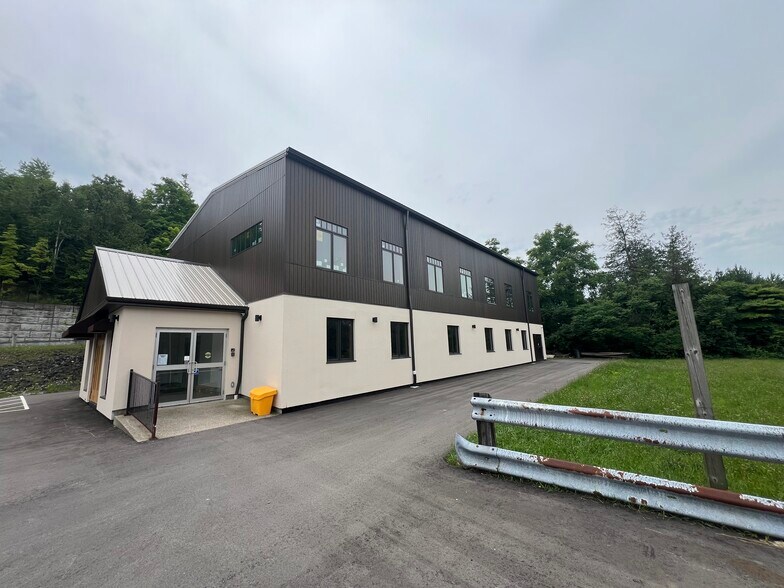 More Photos Of 43 Main St S, Milton Freestanding For Sale