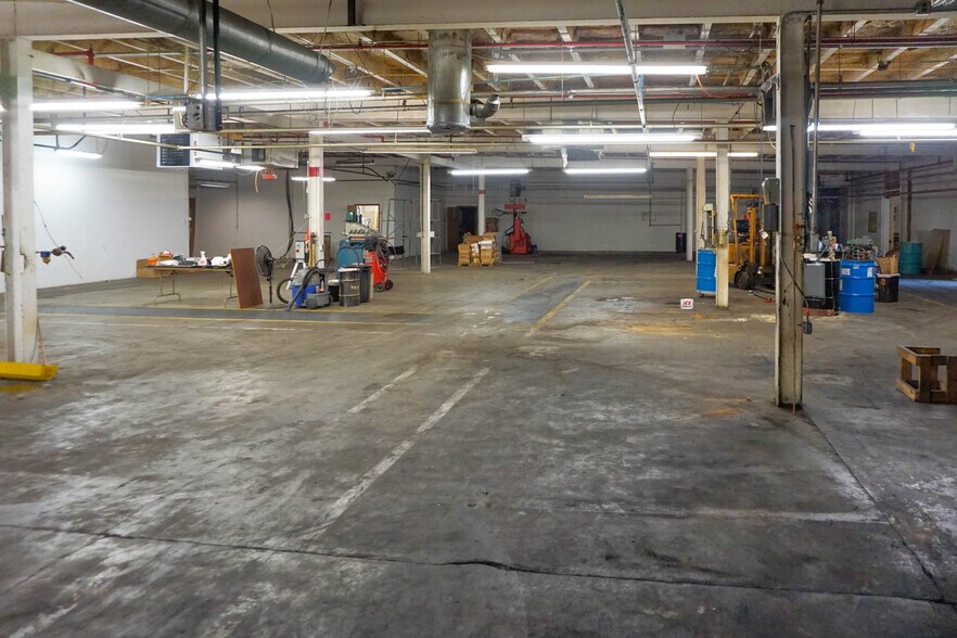More Photos Of 714 S Franklin St, Cuba Industrial For Sale