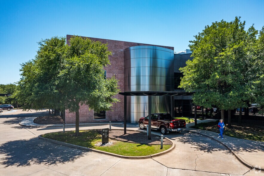 More Photos Of 701 Tuscan Dr, Irving Medical For Lease
