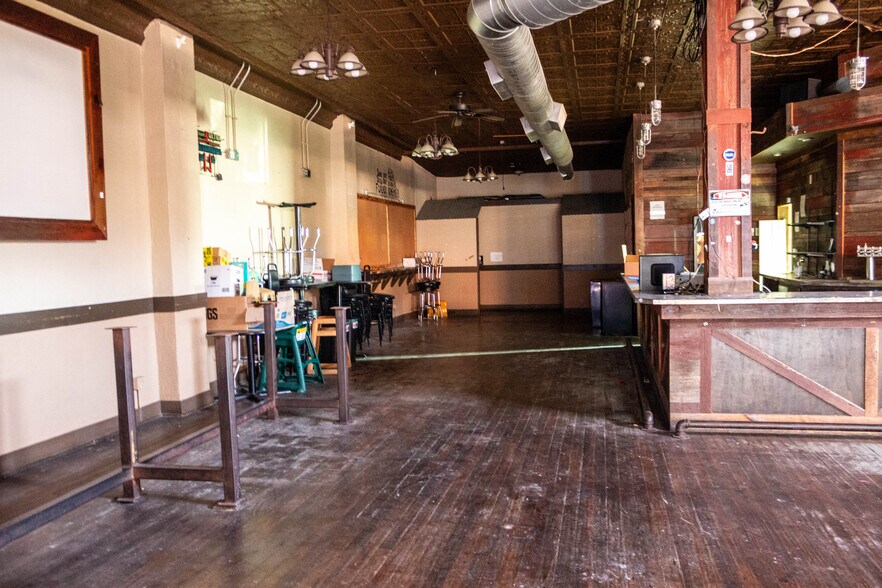 More Photos Of 19 S Broadway St, Louisburg Bar For Lease