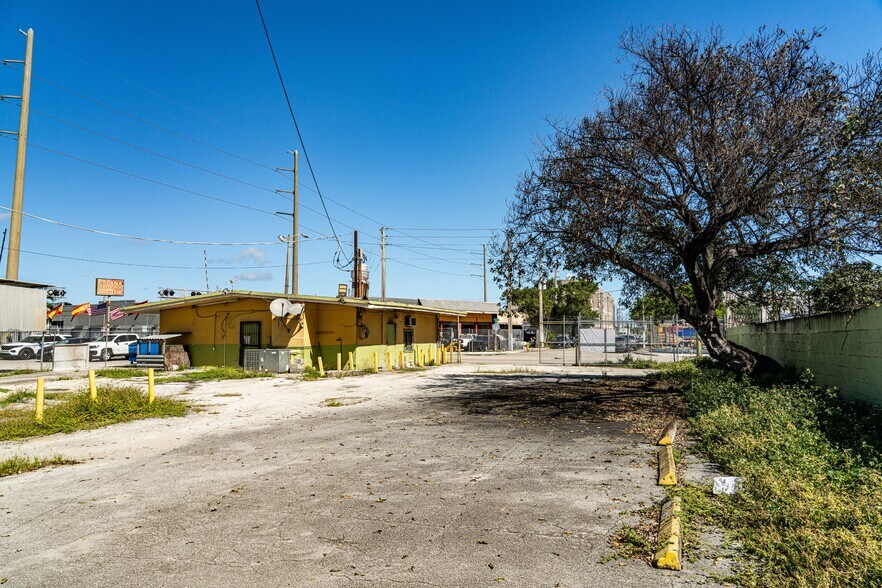 More Photos Of 2200 NW 22nd Ave, Miami Fast Food For Lease