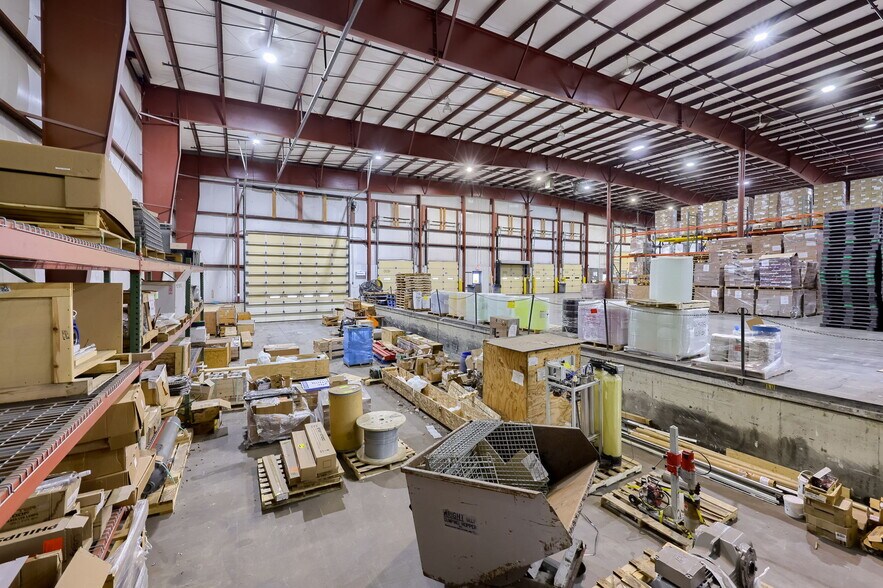 More Photos Of 300 Commerce Dr, New Holland Distribution For Sale