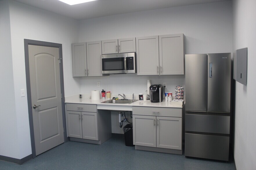 More Photos Of 4111 W State Highway 29, Georgetown Warehouse For Sale