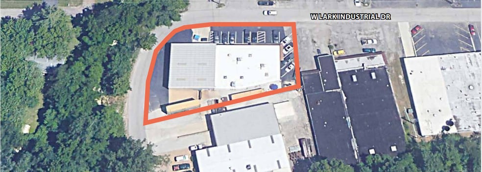 More Photos Of 1482 W Lark Industrial Dr, Fenton Warehouse For Lease