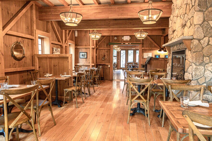 More Photos Of 262 Shore Rd, Ogunquit Restaurant For Sale