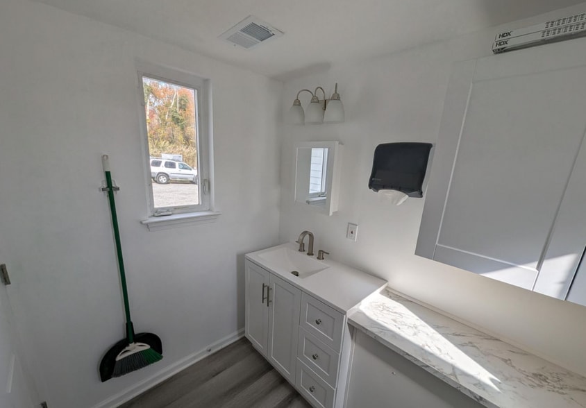 More Photos Of 466 US Highway 9, Waretown Office For Lease