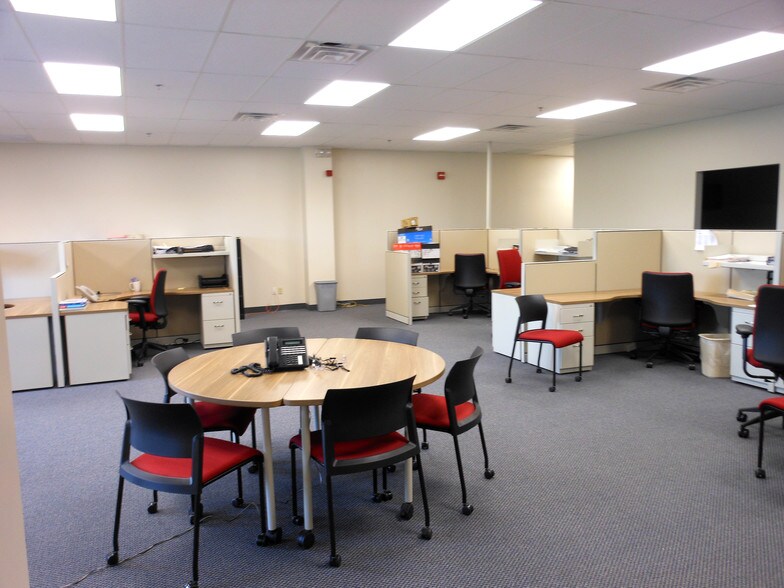 More Photos Of 5829 County Rd 41, Farmington Manufacturing For Lease