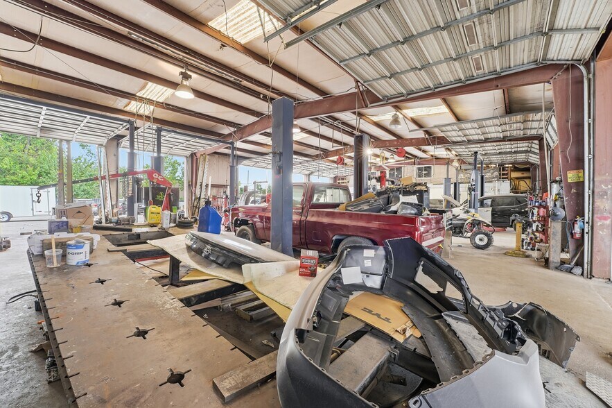 More Photos Of 658 Aldine Mail Route Rd, Houston Auto Repair For Sale