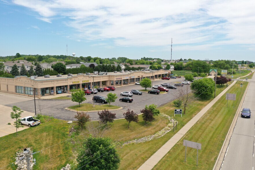 More Photos Of 1024-1060 E Commerce Blvd, Slinger Unknown For Lease