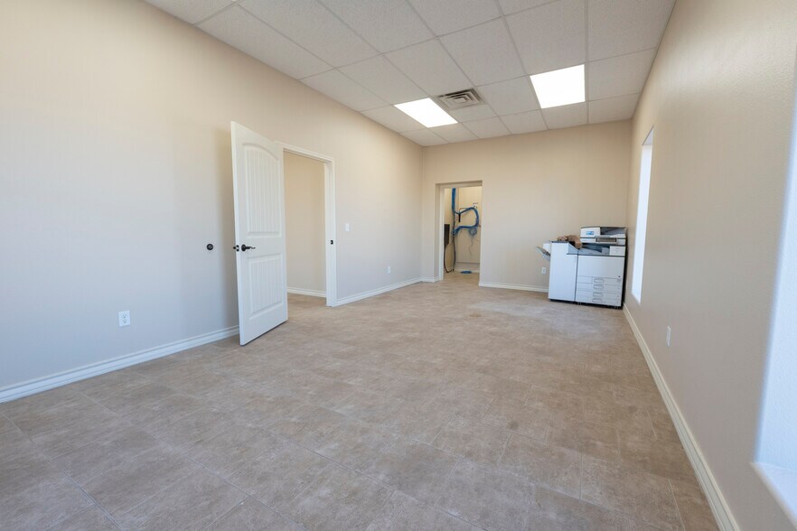 More Photos Of 1806 CR-1101, Midland Warehouse For Lease