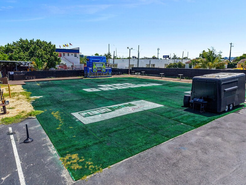 More Photos Of 728 NW 79 Street, Miami Bar For Sale