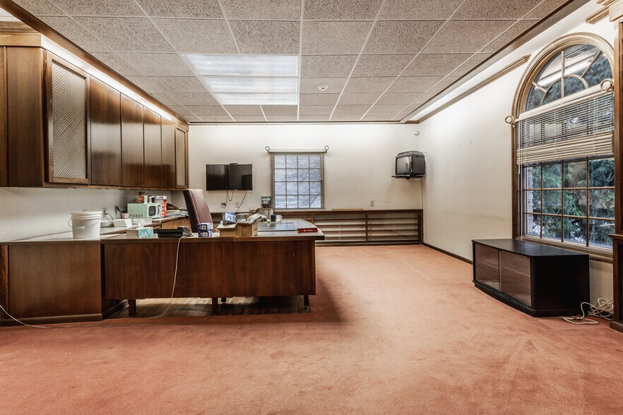 More Photos Of 6575 N College Ave, Indianapolis General Retail For Sale