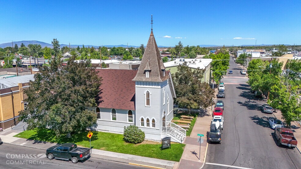 More Photos Of 641 SW Cascade Ave, Redmond Restaurant For Sale