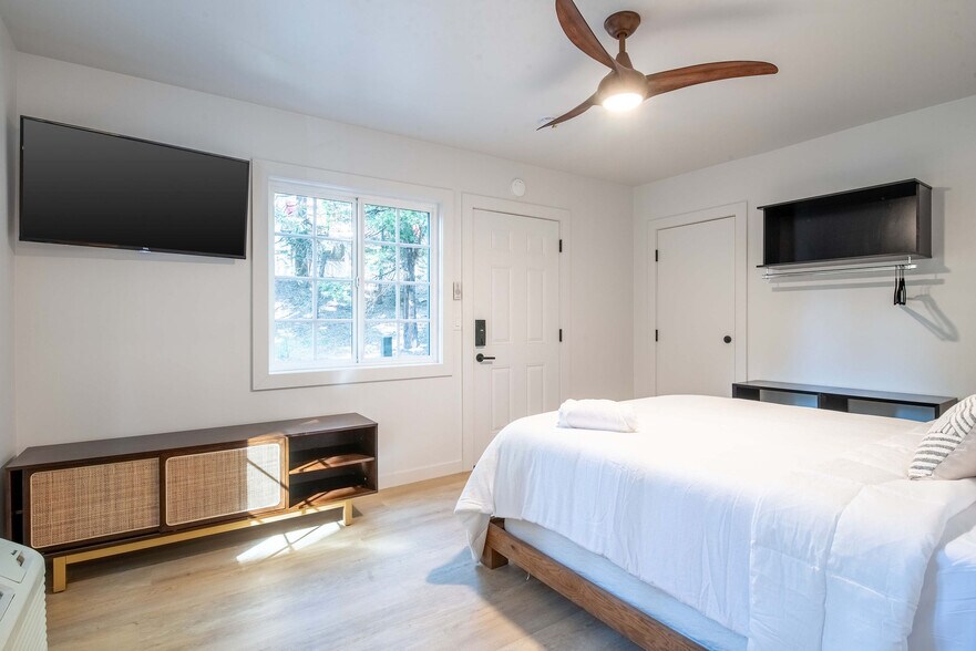 More Photos Of 306 Loch Leven Rd, Lake Arrowhead Hotel For Sale