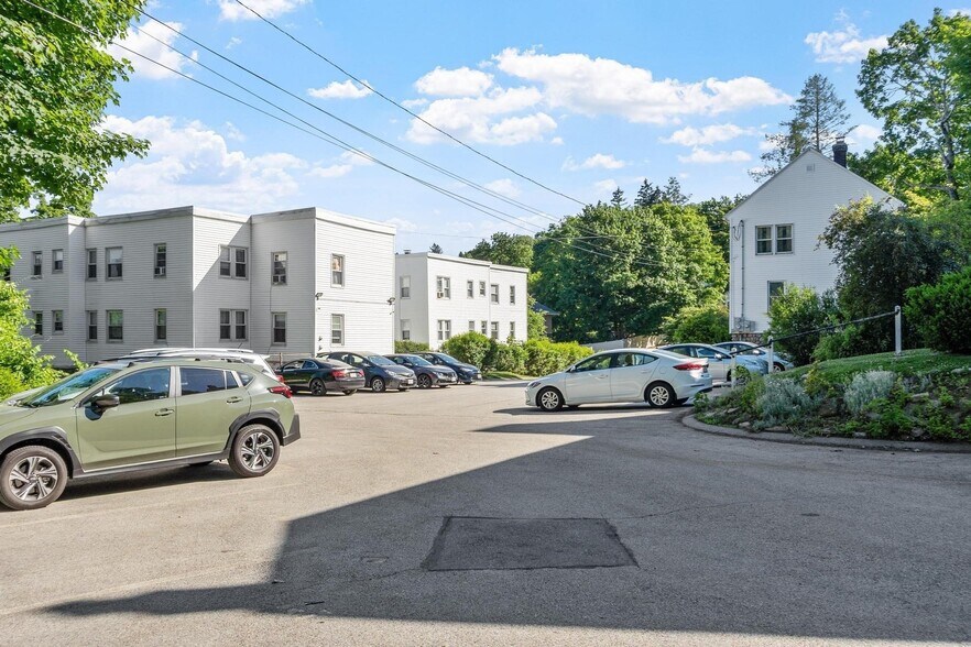 More Photos Of 2 Ureco Ter, Worcester Apartments For Sale