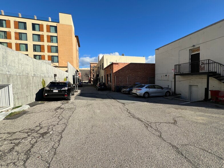 More Photos Of 1222-1230 4th St, San Rafael Apartments For Lease