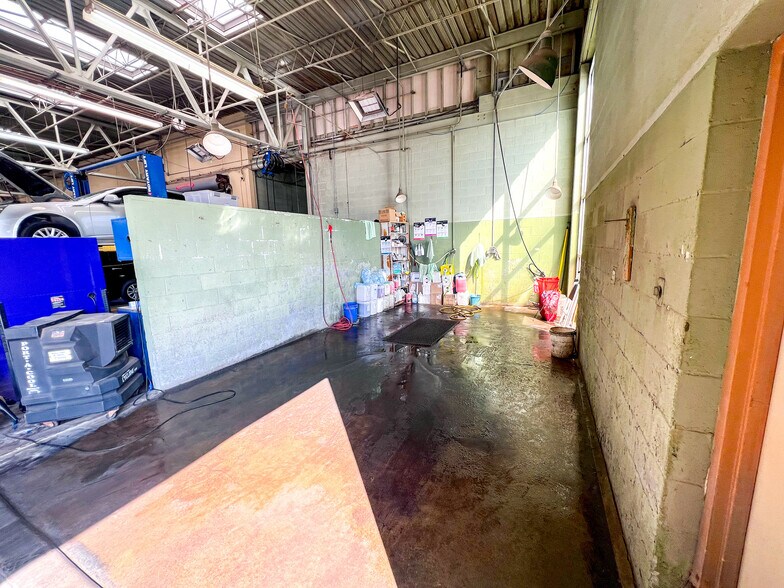 More Photos Of 3205 W Wall St, Midland Auto Dealership For Sale