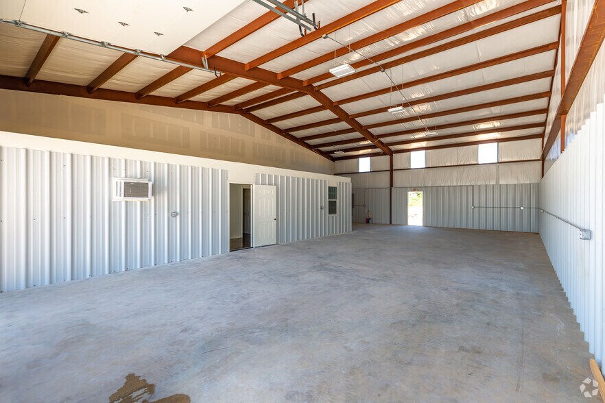 More Photos Of 3912 Williamson Rd, Crowley Unknown For Lease