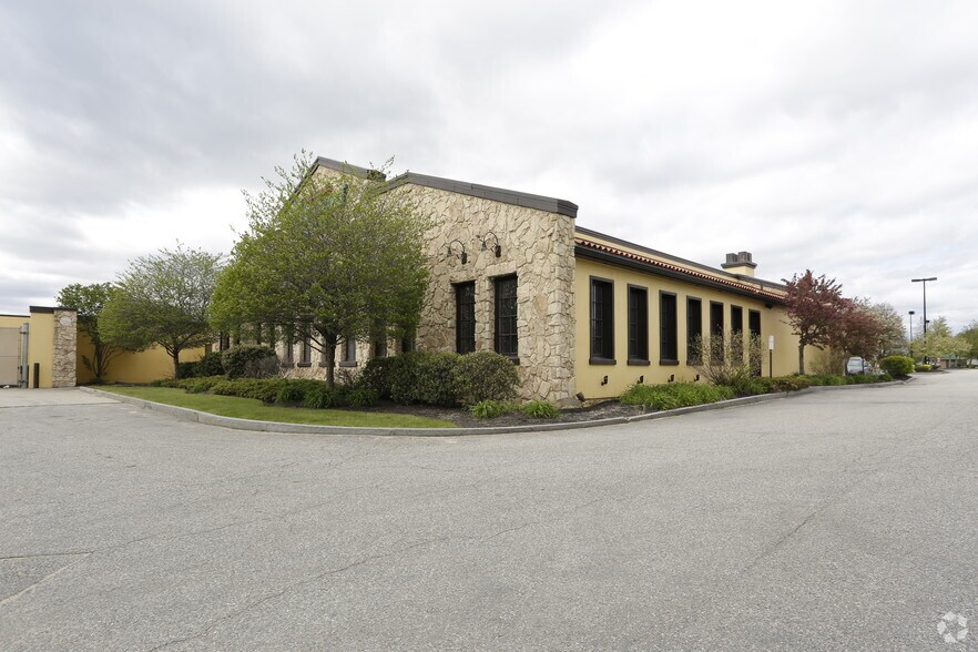 More Photos Of 415 Philbrook Ave, South Portland Restaurant For Lease