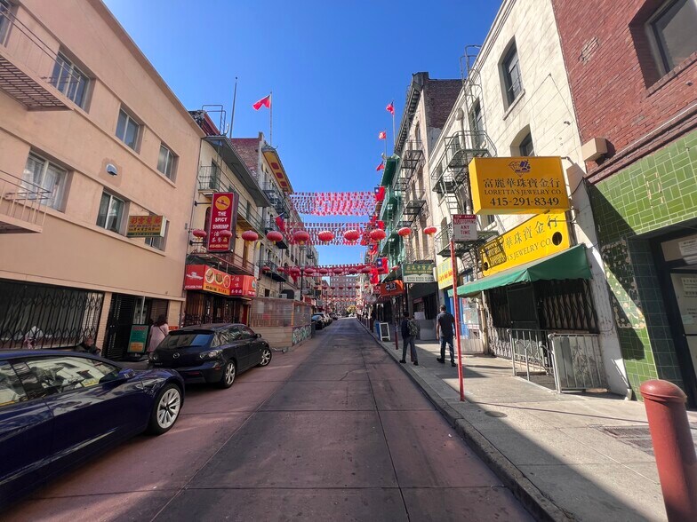 More Photos Of 160 Waverly Pl, San Francisco Storefront Retail Office For Lease