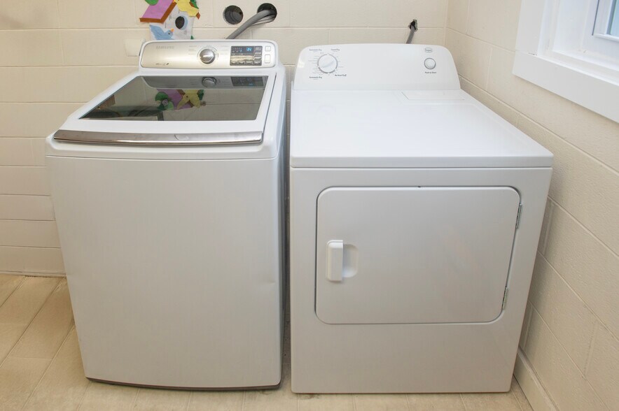 More Photos Of 400 Main St, Clinton Freestanding For Sale