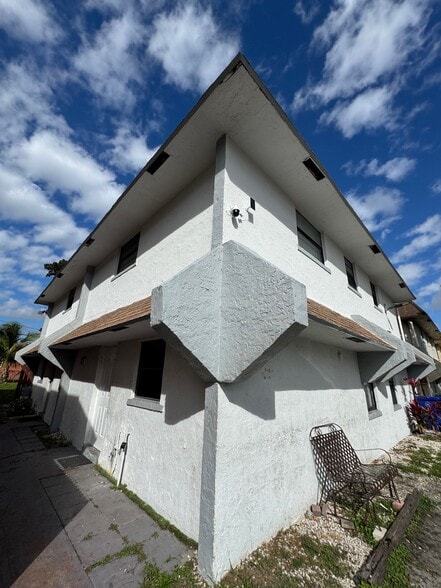 More Photos Of 1741 SW 40th Ter, Fort Lauderdale Apartments For Sale