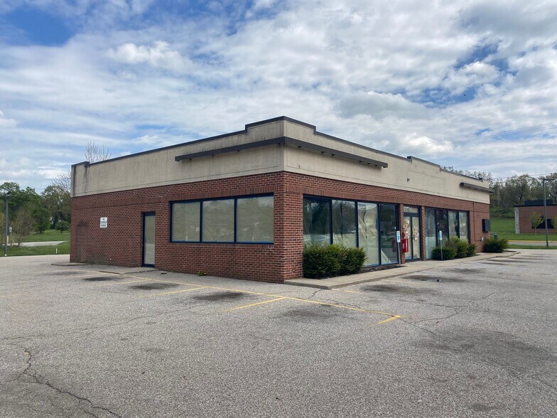 Primary Photo Of 3624 S Nappanee St, Elkhart Service Station For Lease