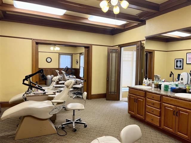 More Photos Of 6400 E Pea Ridge Rd, Huntington Medical For Lease