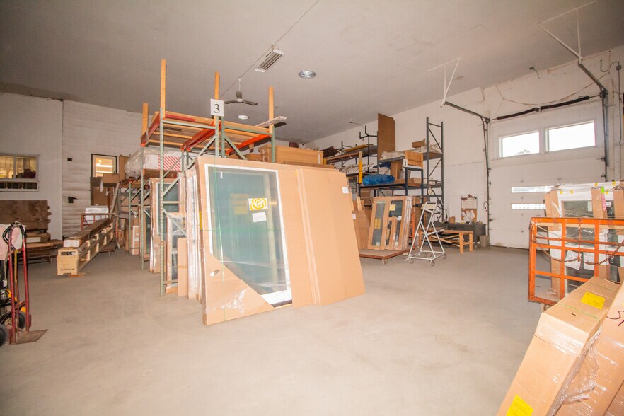 More Photos Of 1150 Main St, Leicester Showroom For Lease