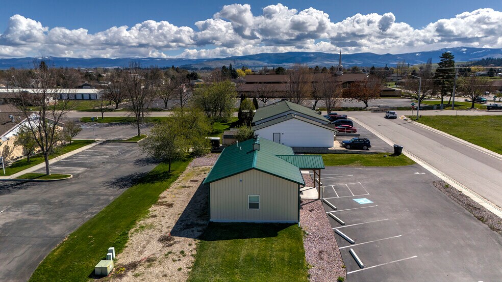 More Photos Of 115 Valley View St, Stevensville Restaurant For Sale