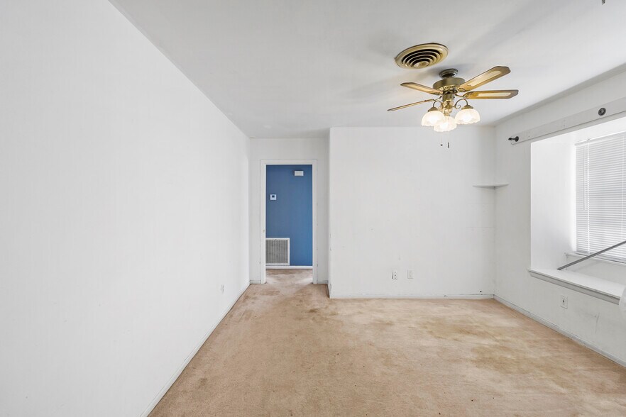More Photos Of 120 State Highway 75 N, Huntsville Specialty For Sale
