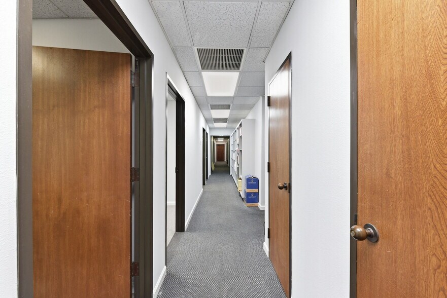 More Photos Of 10940 Stancliff Rd, Houston Office For Lease