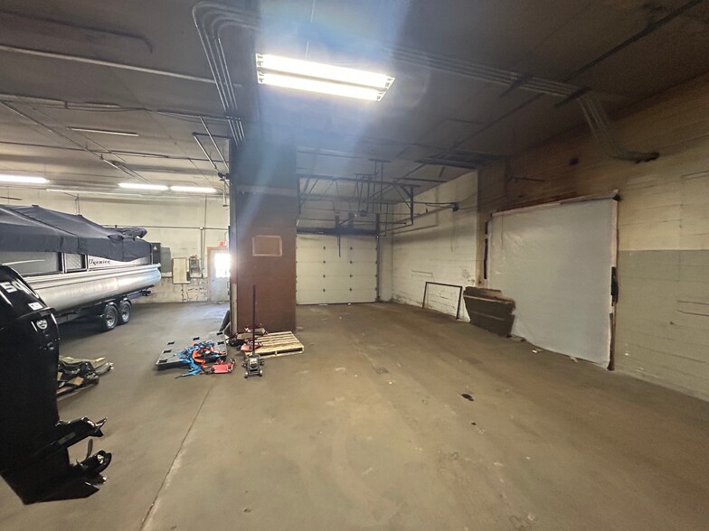 More Photos Of 414 La Crosse St, Mauston Warehouse For Lease