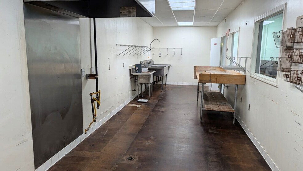 More Photos Of 16525-16531 Bellflower Blvd, Bellflower Storefront For Sale