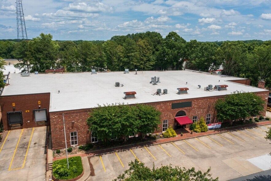 More Photos Of 11135 Monroe Rd, Matthews Distribution For Lease